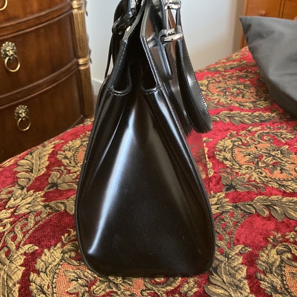 Black Gucci bag in very good condition. Absolutely gorgeous. - Picture 7 of 16